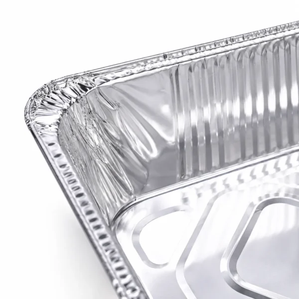 half-size-extra-deep-aluminum-foil-steam-table-pan-rim-detail.webp Close-up of the rim and sidewall detail of a half size extra deep aluminum foil steam table pan.